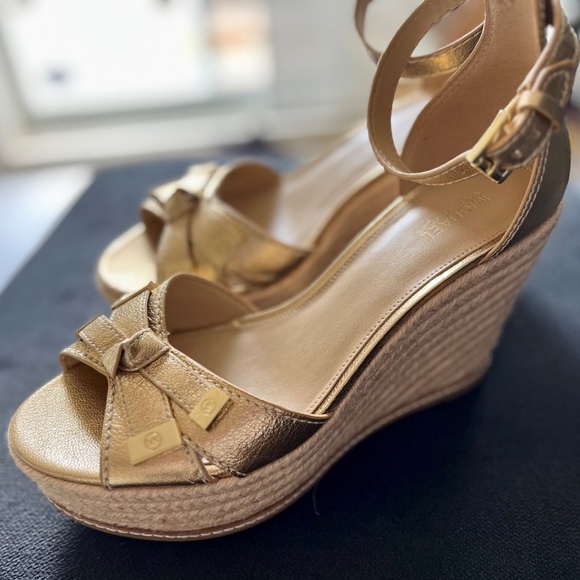 Michael Kors gold leather wedges - Picture 5 of 8
